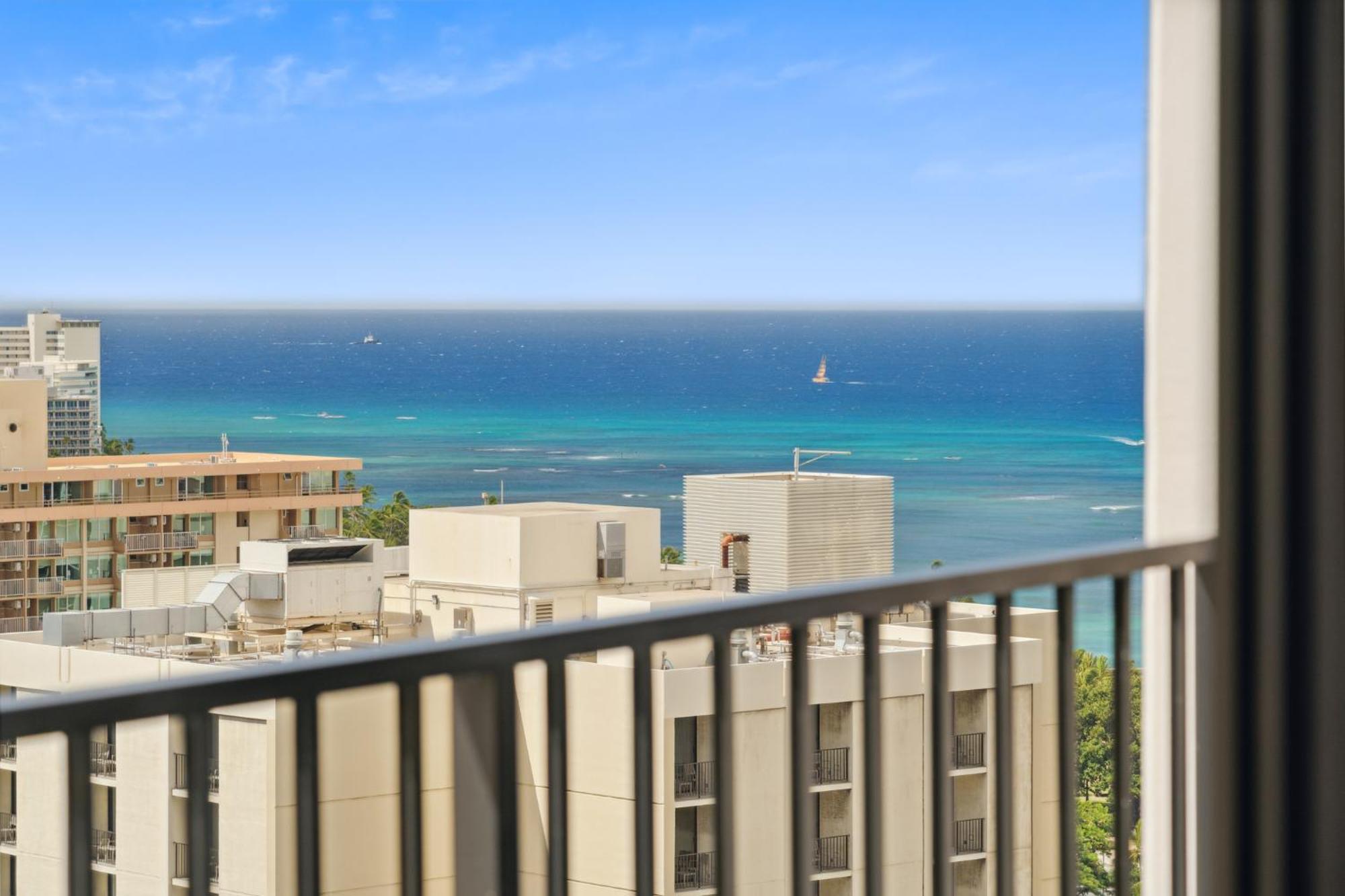 Apartment High Floor Oceanview Escape With Full Kitchen - Steps To Waikiki And Diamond Head Views, Free Parking