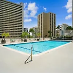 High Floor Oceanview Escape With Full Kitchen - Steps To Waikiki And Diamond Head Views, Free Parking