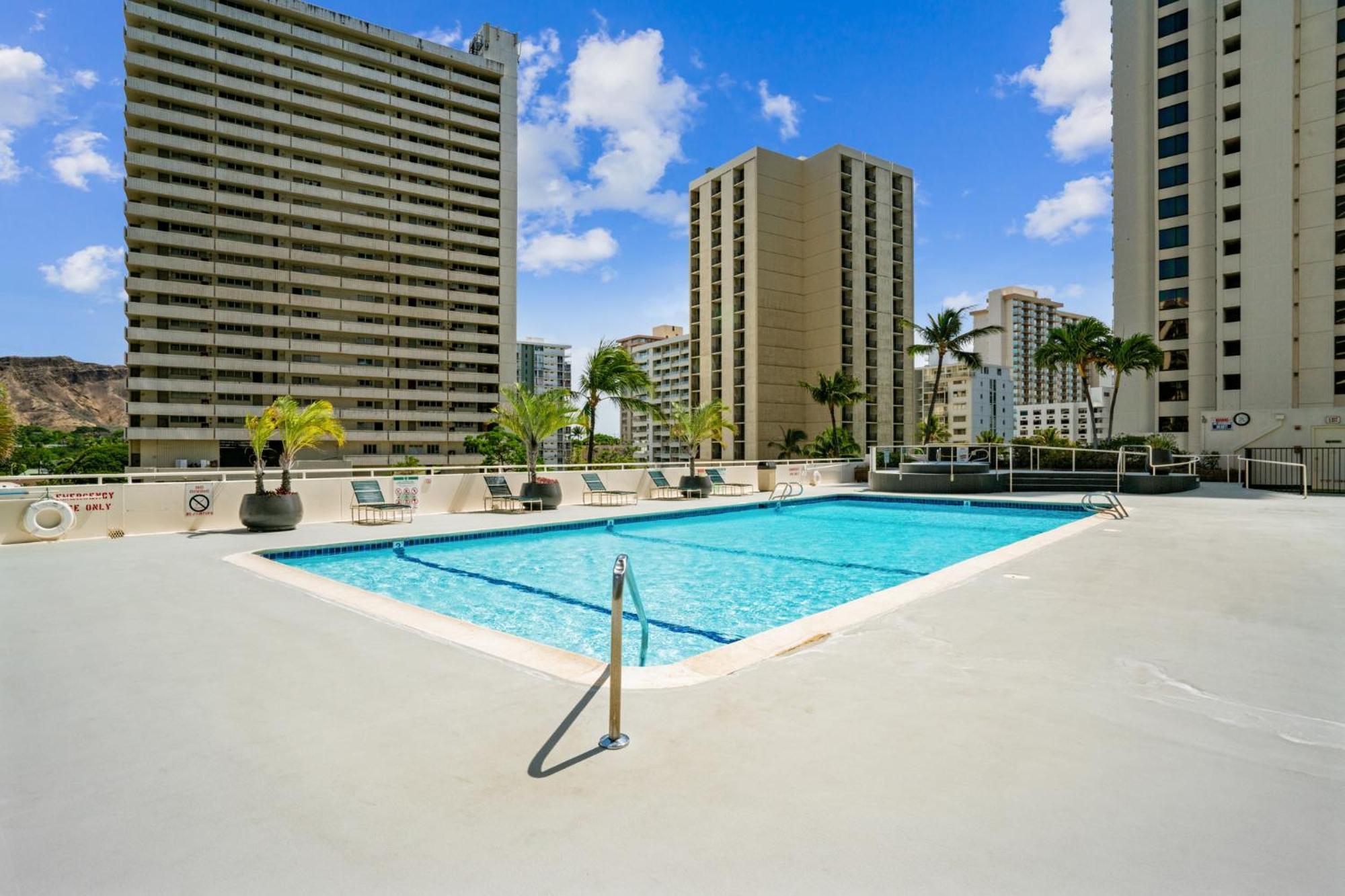 Apartment High Floor Oceanview Escape With Full Kitchen - Steps To Waikiki And Diamond Head Views, Free Parking Honolulu