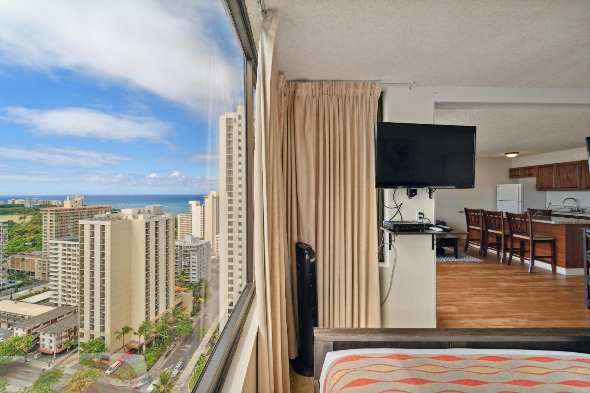 High Floor Oceanview Escape With Full Kitchen - Steps To Waikiki And Diamond Head Views, Free Parking * Honolulu