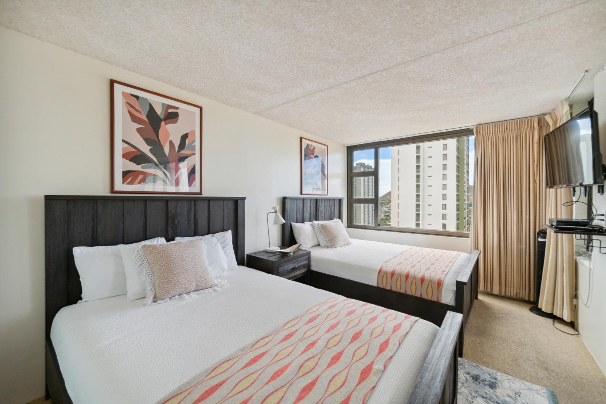 High Floor Oceanview Escape With Full Kitchen - Steps To Waikiki And Diamond Head Views, Free Parking Apartment *